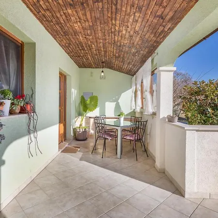 1 Bedroom Lovely In Pilkovici *