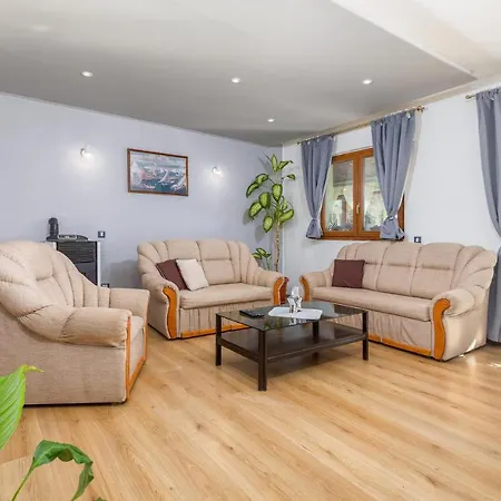 Apartment In Pilkovici With Kitchen