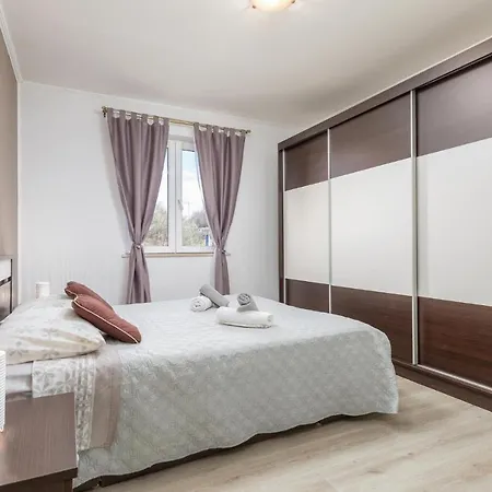 1 Bedroom Lovely In Pilkovici 아파트 *