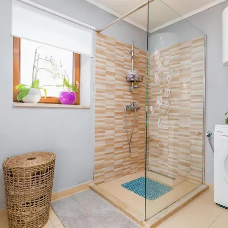 1 Bedroom Lovely In Pilkovici 아파트 *