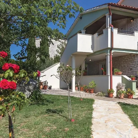 1 Bedroom Lovely In Pilkovici 아파트 Pajkovici