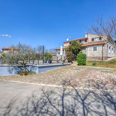 1 Bedroom Lovely In Pilkovici *